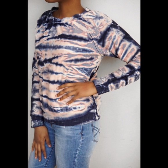 ✨TIE-DYE SWEATSHIRT✨ - Picture 3 of 4